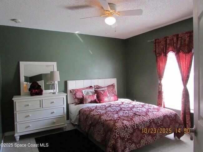 Building Photo - 534 White Plains Ave SW