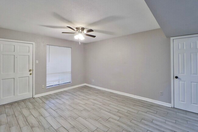 Building Photo - 5929 Queensloch Dr