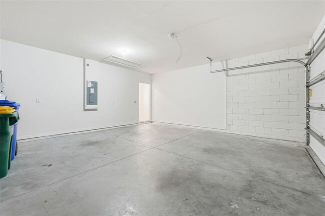 Building Photo - 2633 Grand Central Ave