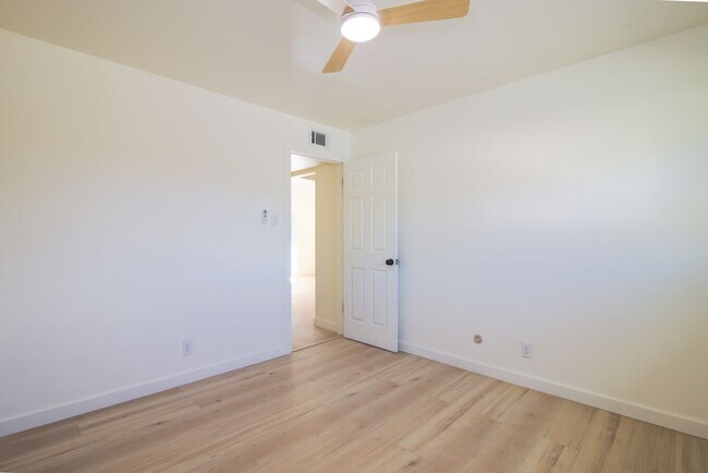 Building Photo - Beautiful 2-bedroom, 1-bathroom townhouse located in the vibrant city of El Paso