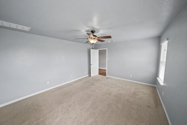 Building Photo - Modern 4-Bed Home with Open Layout in New Braunfels - Realtor Commission: $500