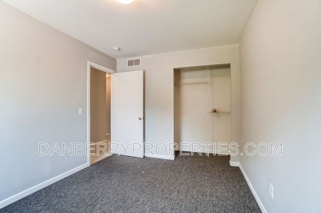 Building Photo - 3565 Turret Green Dr