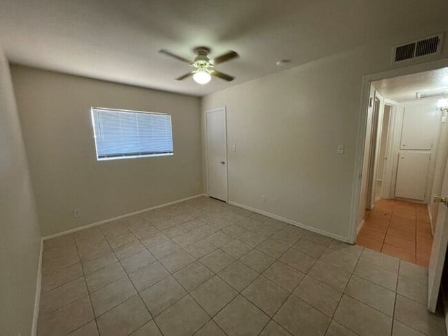 Building Photo - 1625 W Peoria Ave