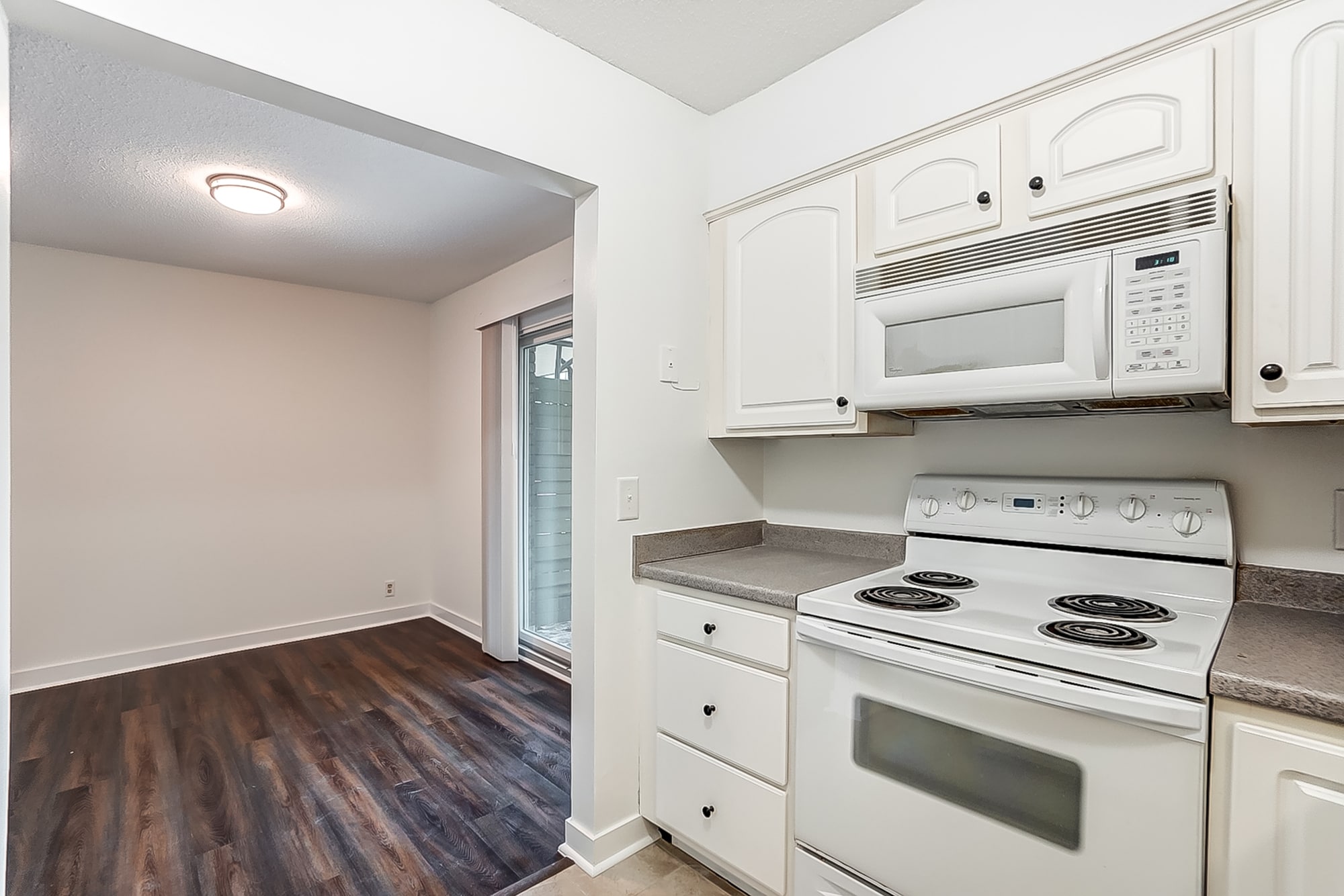 Building Photo - 2600 Park Rd