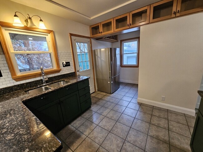 Building Photo - 3341 Hyde Park Ave