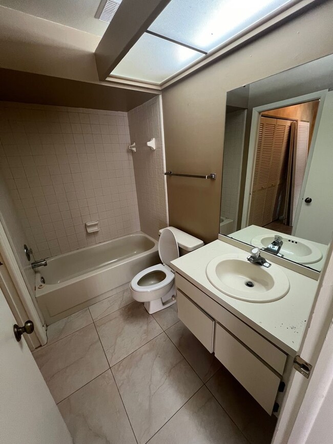 Building Photo - Cypress Trace Condo