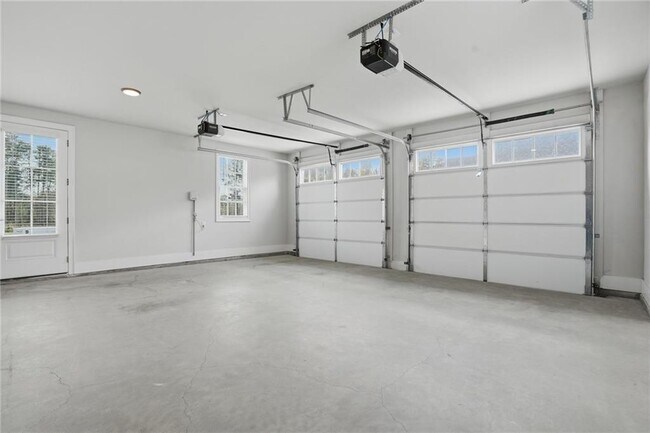 Building Photo - 1254 Six Sisters St