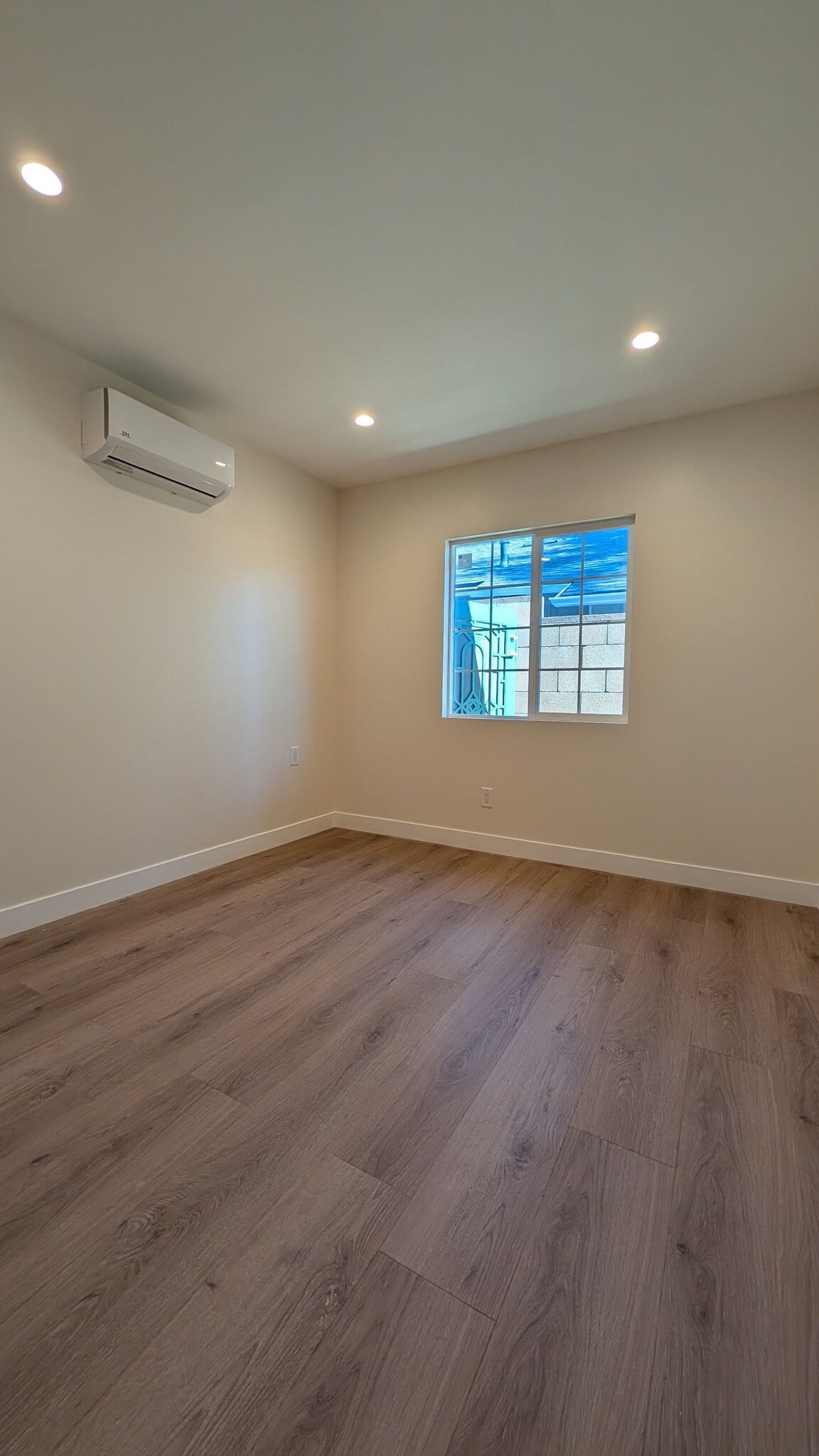 Building Photo - 16625 Osborne St