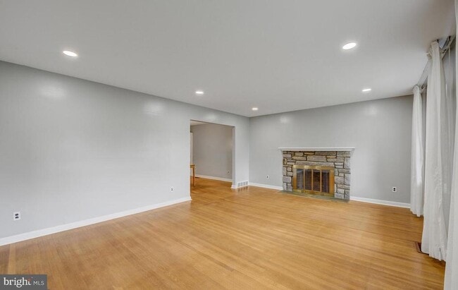 Building Photo - 11 Providence Rd