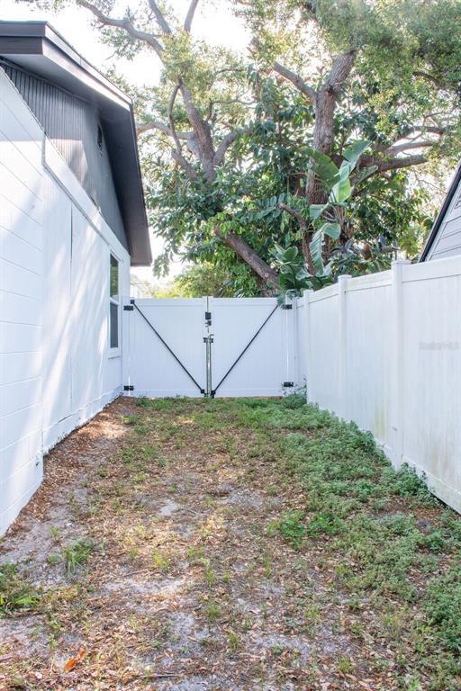 Building Photo - 6813 S Himes Ave