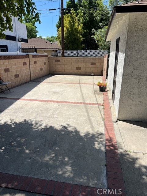 Building Photo - 12660 Oxnard St