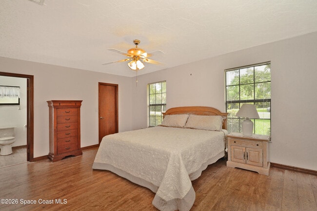 Building Photo - 670 Kings Way