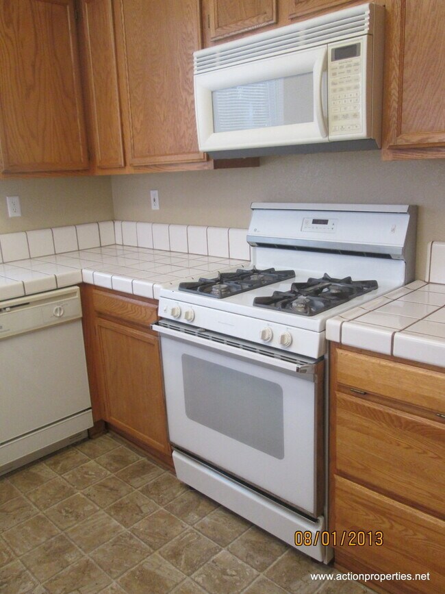 Building Photo - Rocklin Single Story Great Room 3 Bedroom 3 Car Large Yard Gardner