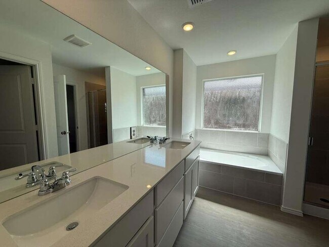 Building Photo - 623 Sormonne Lp