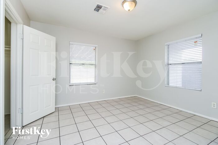 Building Photo - 3250 N 26th Pl