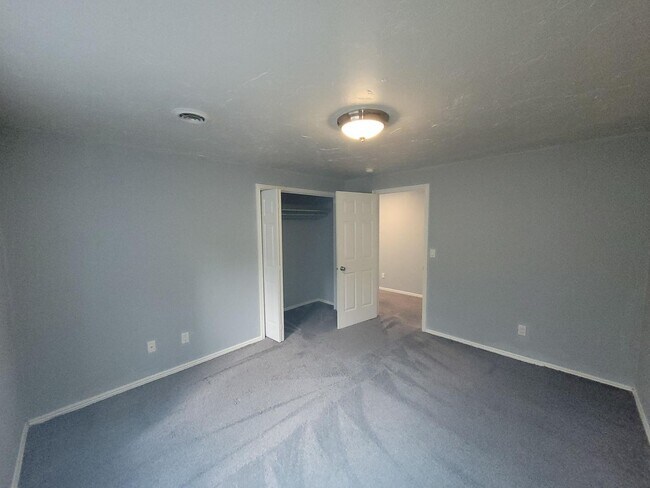 Building Photo - Home Near Downtown Boise!