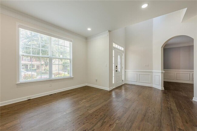 Building Photo - 4720 Shiloh Springs Rd