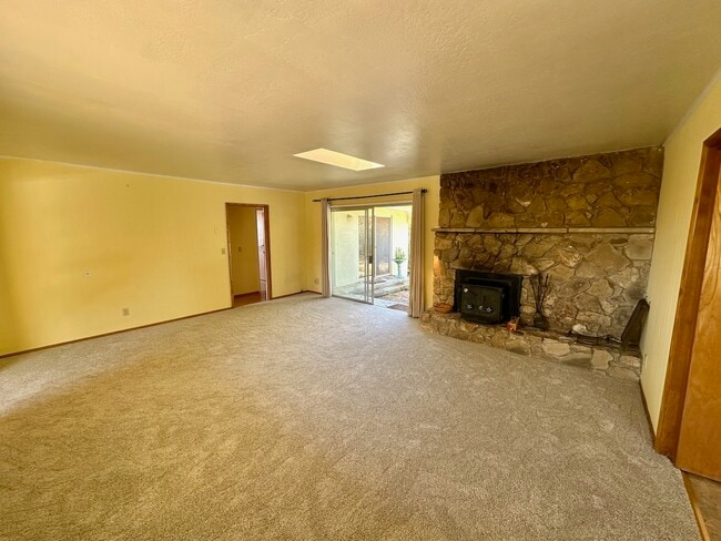 Building Photo - 46 Valley View Rd