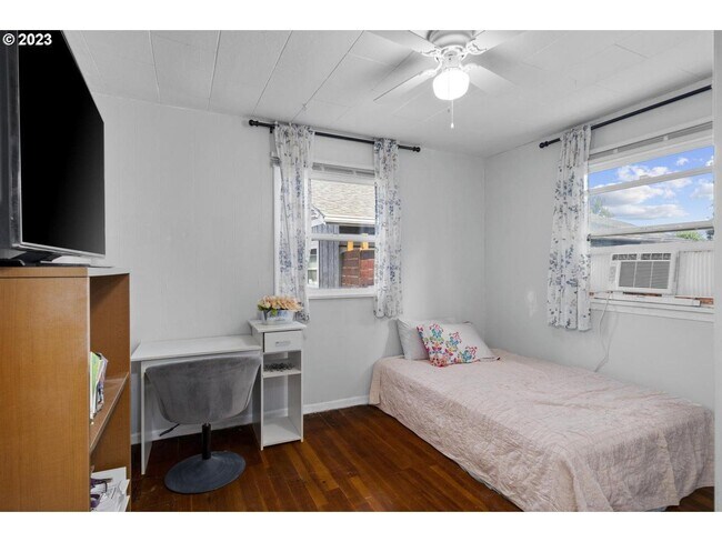 Building Photo - 3Bd/1Ba Mid Century Home In Canby~ A/C, 2 Additional Storage, and Spacious Yard!!!