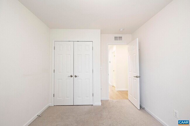 Building Photo - 139 Longwood Dr