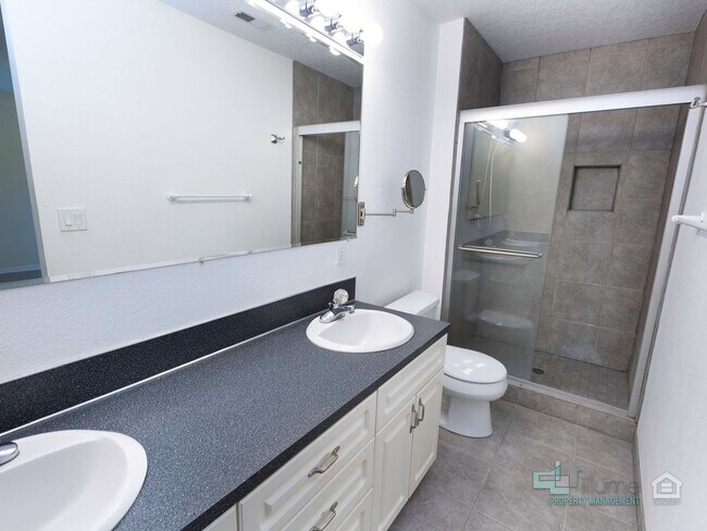 Building Photo - West Linn Single Family 3 Bd/2.5 Bth w/ Ba...