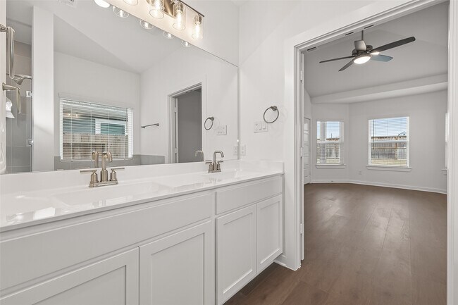 Building Photo - 32415 Sunbeam Dr