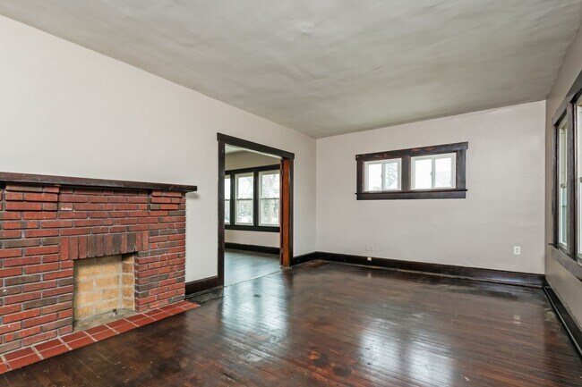 Building Photo - 327-329 N Shaffer Street