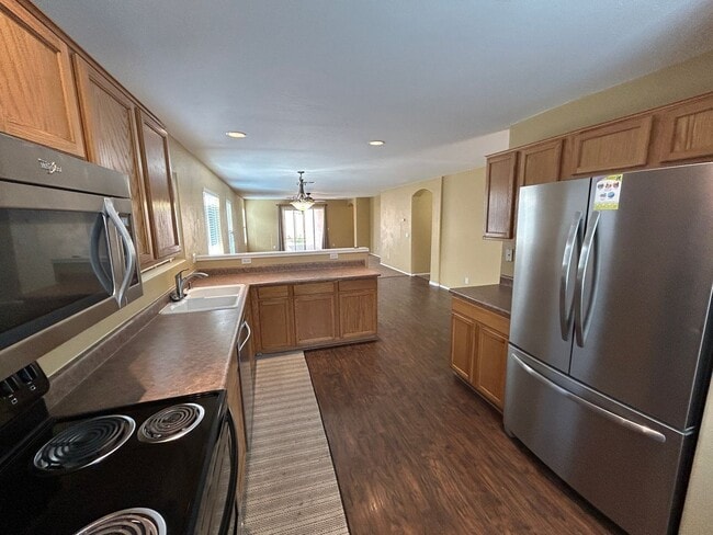 Building Photo - 15446 W Mercer Ln