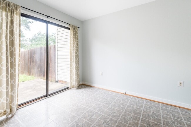 Building Photo - 2209 High Bush Cir