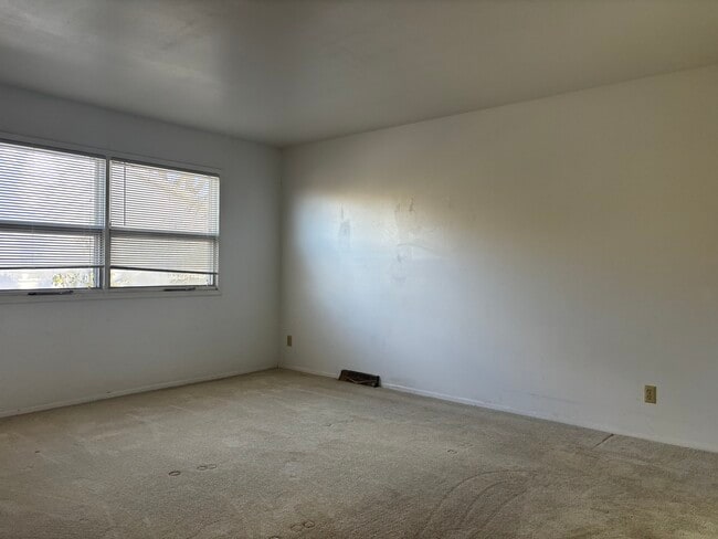 Building Photo - 6506 Putnam Rd