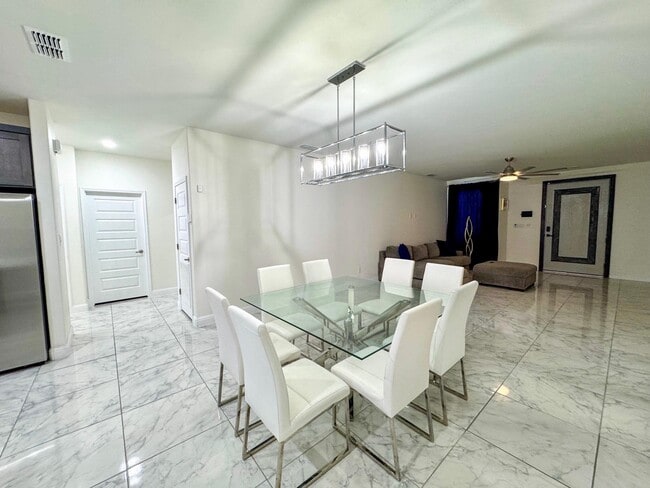 Building Photo - 1421 Eagles Ln