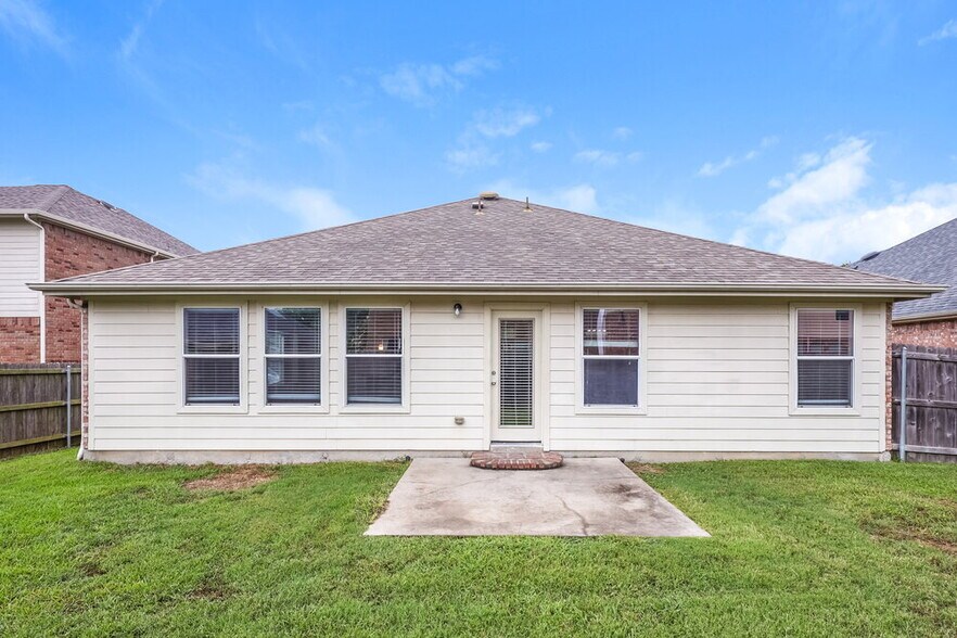Building Photo - 4408 Blackberry Rd