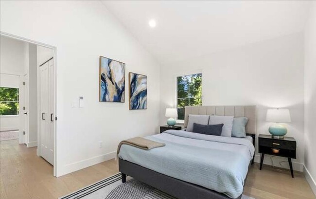 Building Photo - Maple Leaf 2-Bedroom Plus Office