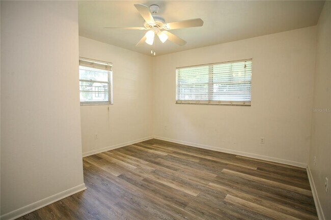 Building Photo - 1421 NW 6th Pl