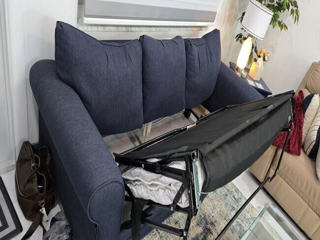 Building Photo - 2909 Middle River Dr