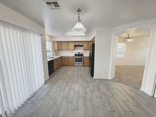 Building Photo - 4 BED, 2.5 BATH HOME IN CIRCLE CROSS RANCH SAN TAN VALLEY, AZ