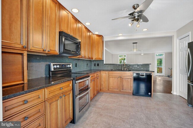 Building Photo - 6836 Kerrywood Cir