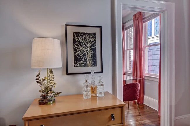 Building Photo - 518 Lamar Ave