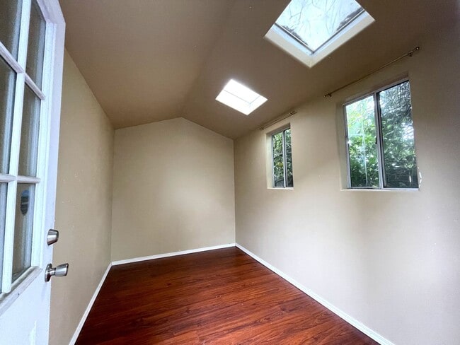 Building Photo - Upgraded Contemporary Craftsman