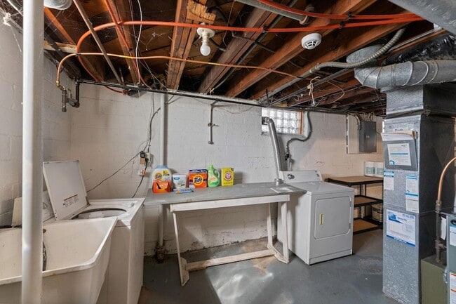 Building Photo - 2901 Zenith Ave N