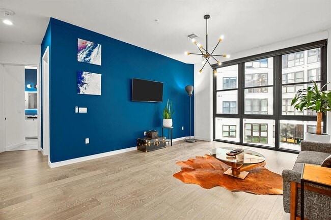 Building Photo - 800 Embassy Dr