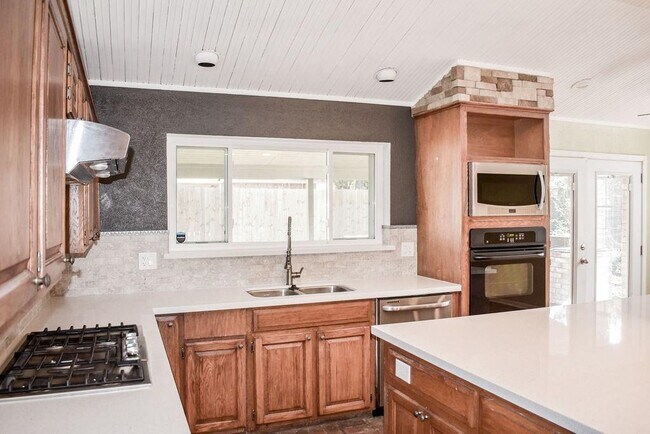 Building Photo - 7 Woody Creek Dr