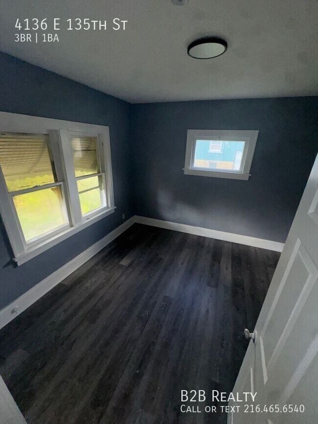 Building Photo - 4136 E 135th St