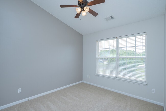 Building Photo - 25 Stratus Ct