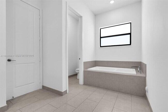 Building Photo - 4538 SW 173rd Ave