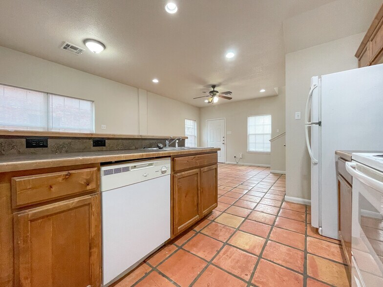 Building Photo - 506 3rd St