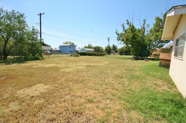 Building Photo - 3 Bed, 2 Bath, Highland School District