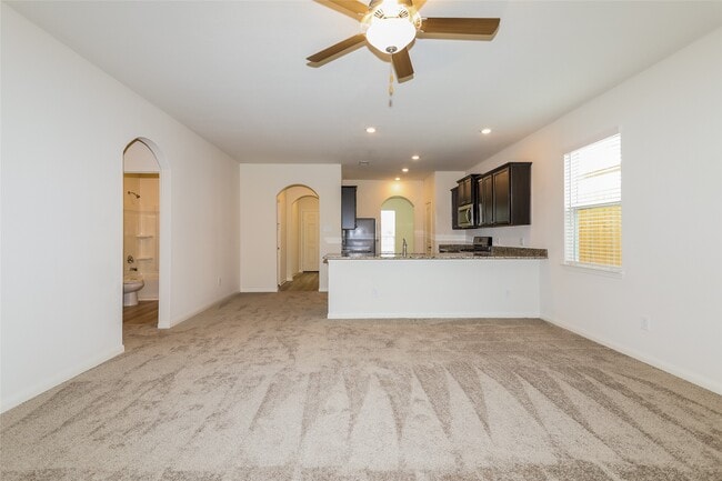 Building Photo - 26865 Steinbeck Dr