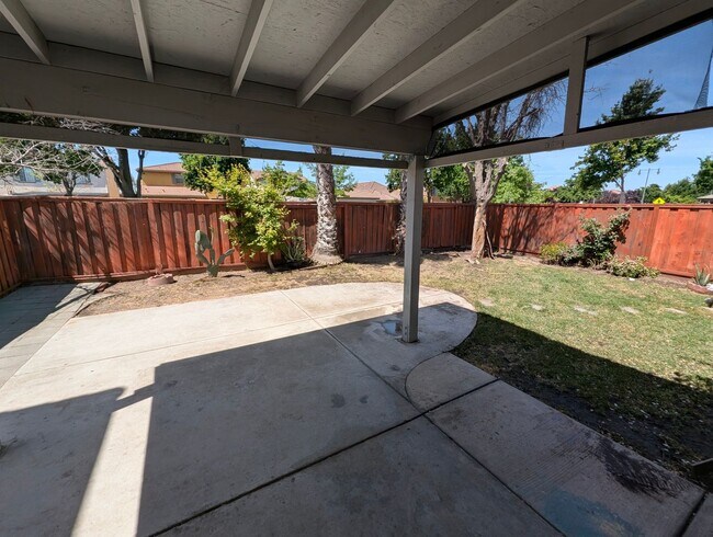 Building Photo - 3/2.5 House Available Now in Mossdale Landing