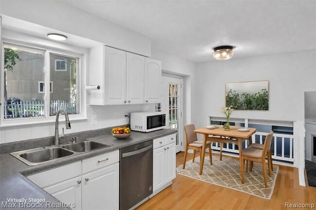 Building Photo - 2120 Daintree Ave
